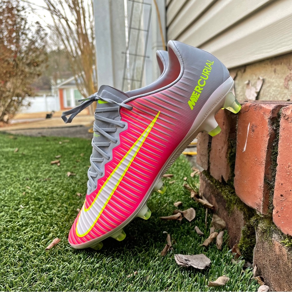 Women’s Nike Mercurial Vapor 11 AG Pro Size 7.5 & 11.5 844230-611